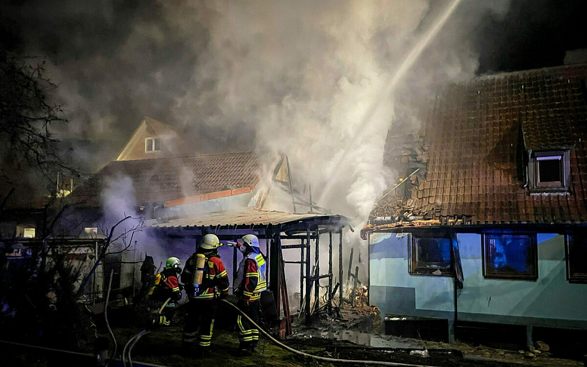 Feuerwehr loescht brand in marktheidenfeld Feuerwehr loescht brand in marktheidenfeld